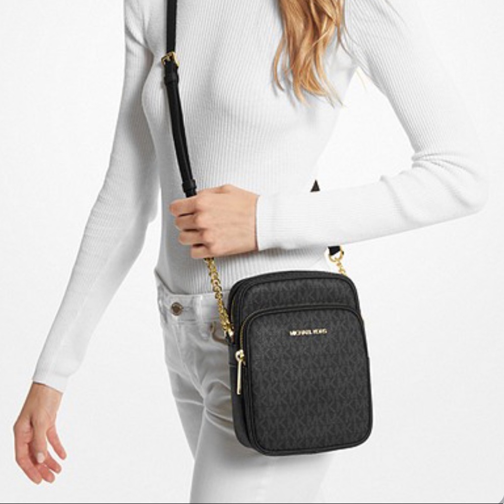 MICHAEL KORS
Jet Set Travel Medium Logo Crossbody Bag Black signature co… - Picture 3 of 4